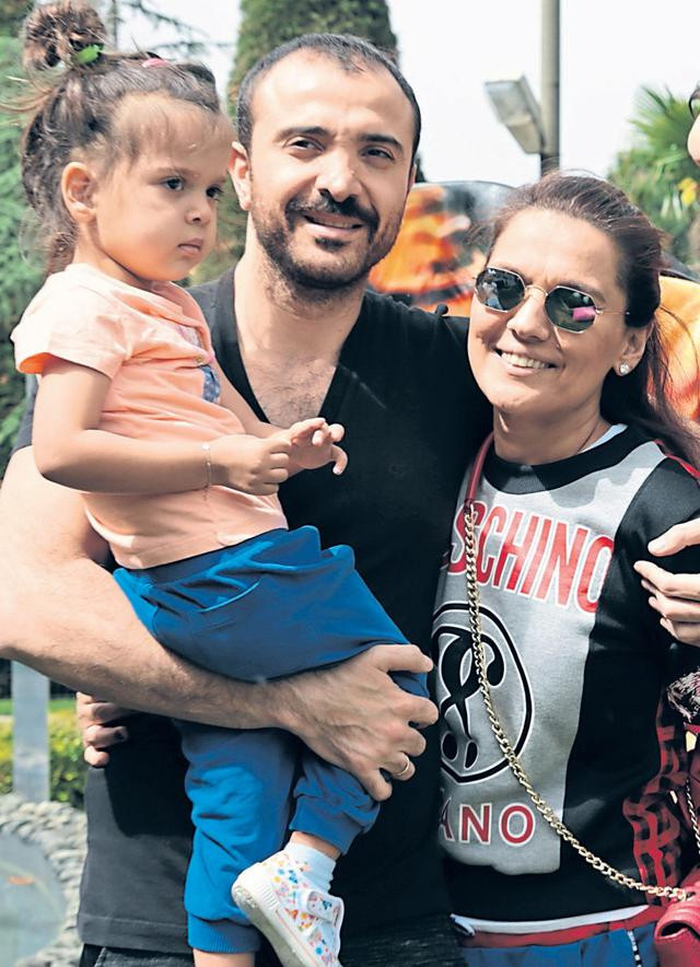 Demet Akalın ve Okan Kurt 10 dakikada boşandı - Resim: 1