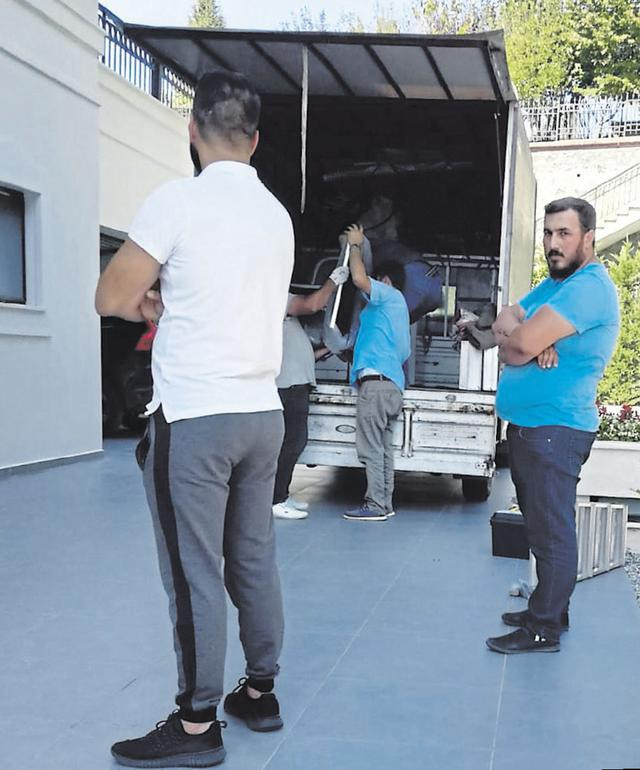 Demet Akalın ve Okan Kurt 10 dakikada boşandı - Resim: 2