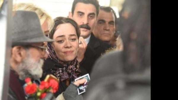 Ayşen Gruda'nın cenazesinde yaşanan fotoğraf gerginliği - Resim: 2