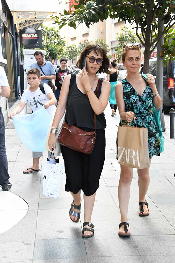 Demet Evgar alışveriş turunda! - Resim: 1