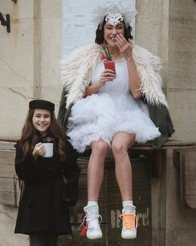 Deniz Akkaya'ya kızının babası Efe Önbilgin'den istismar davası - Resim: 1