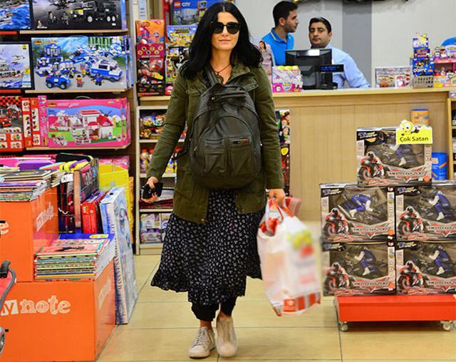 Deniz Çakır'dan elbise altına eşofman - Resim: 1