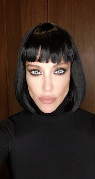 Deniz Akkaya sevgilisinin sürprizine öpücükle yanıt verdi - Resim: 1