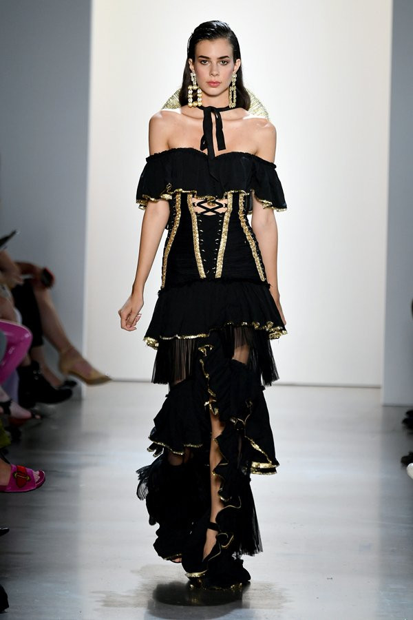 Deren Talu Raisa&Vanessa defilesine çıktı - Resim: 1