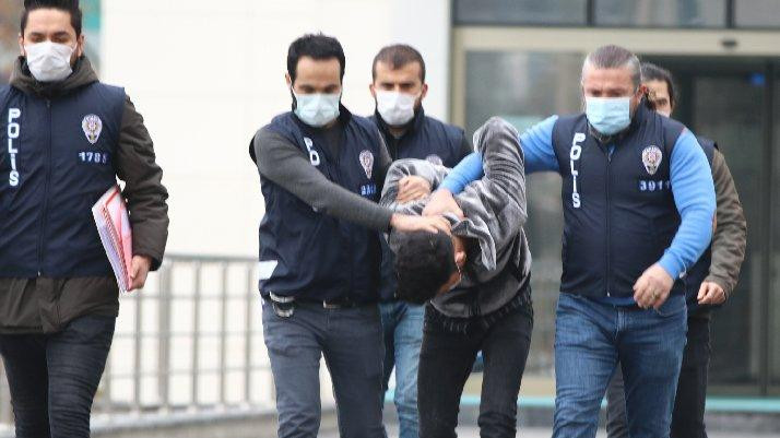 Ümitcan Uygun'la Uyuşturucu Çeken Kadın Yakalandı - Resim: 1