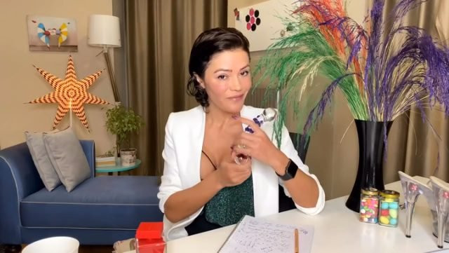 Survivor Didem Ceran vibratörü neden öptü? Tepki yağdı.. - Resim: 1