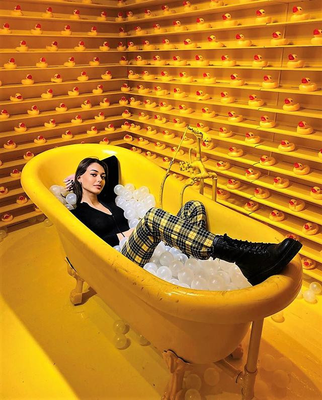 Dilan Çiçek Deniz'den küvette poz - Resim: 1