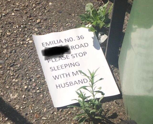 Aldatılan kadın komşusuna mektup yazdı: Kocamla yatmayı bırak - Resim: 1