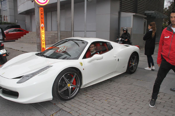 Mustafa Ceceli'nin emanet dediği 2 milyon TL'lik Ferrari kendisinin çıktı - Resim: 1