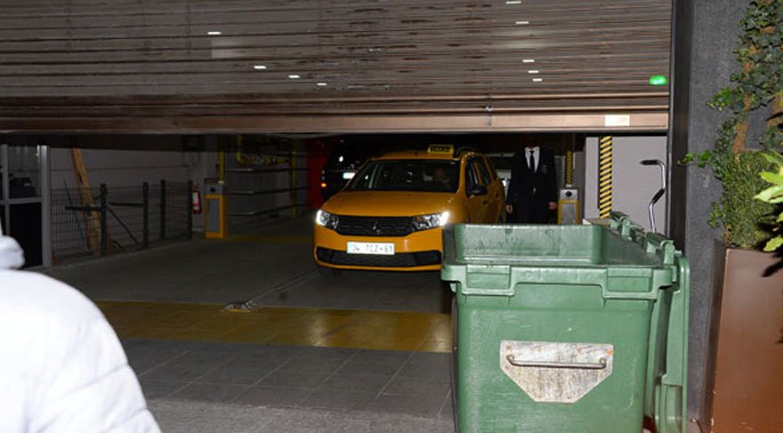 Ebru Şallı evli sevgilisi Uğur Akkuş ile otelde görüntülendi! - Resim: 1