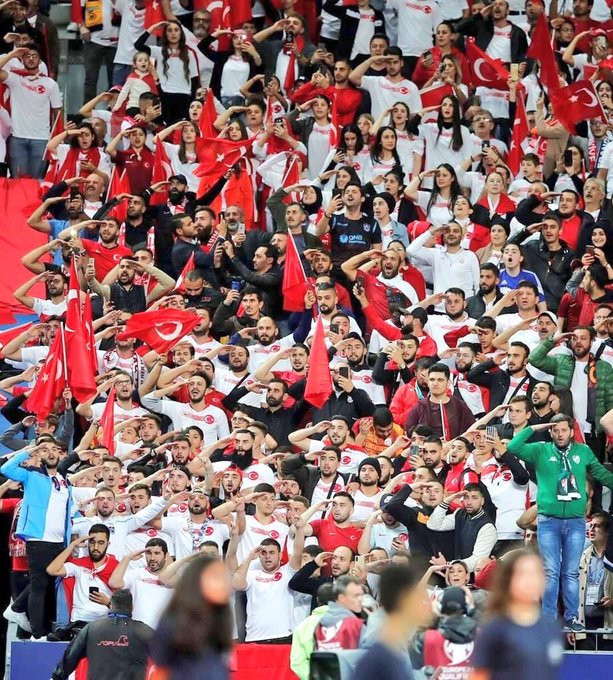 İşte sansürlenen görüntü: Bu asker selamı Fransa'ya gelsin - Resim: 2