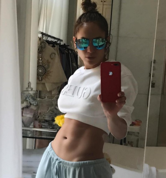 Jennifer Lopez karın kaslarıyla meydan okudu - Resim: 1