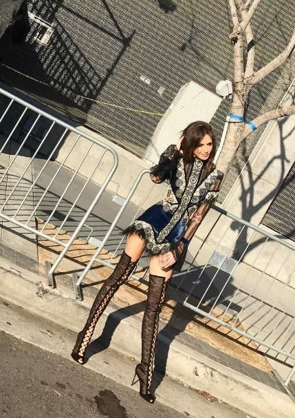 Emina Sandal Grammy Ödülleri’nde tüm bakışları üzerine çekti! - Resim: 1