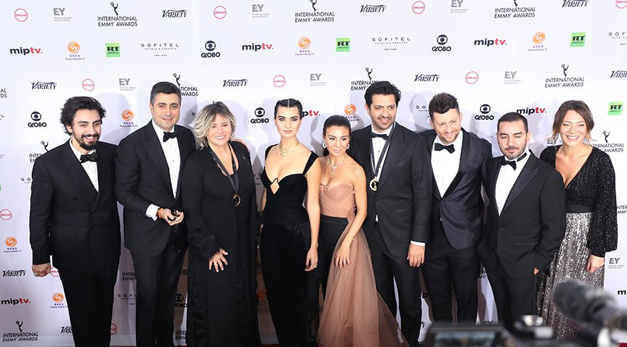 Tuba Büyüküstün’ün sevgilisi Umut Evirgen’e ilginç yorum - Resim: 1