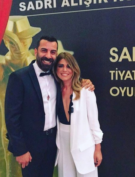 Emre Karayel Ceren Moray'ın dekoltesine meydan okudu - Resim: 1