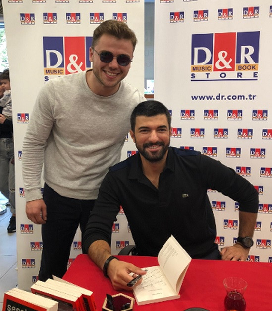 Brezilyalı hayranları Engin Akyürek için 13 saatlik yoldan geldi! - Resim: 1