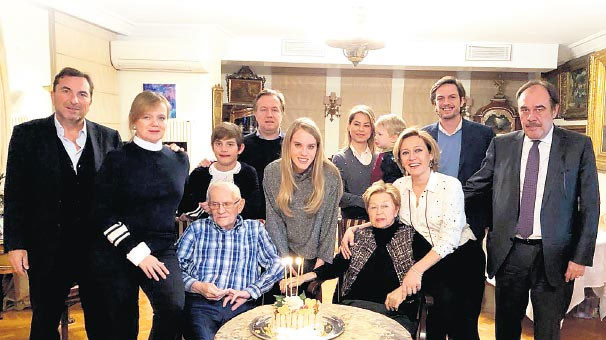 Hürriyet'in yeni sahibi Erdoğan Demirören kimdir, nereli? - Resim: 3