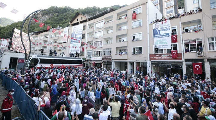 Erdoğan'ın Giresun mitinginde sosyal mesafe hiçe sayıldı! - Resim: 1