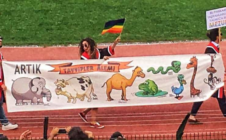 ODTÜ mezuniyetinin olay pankartına 3 gözaltı - Resim: 1