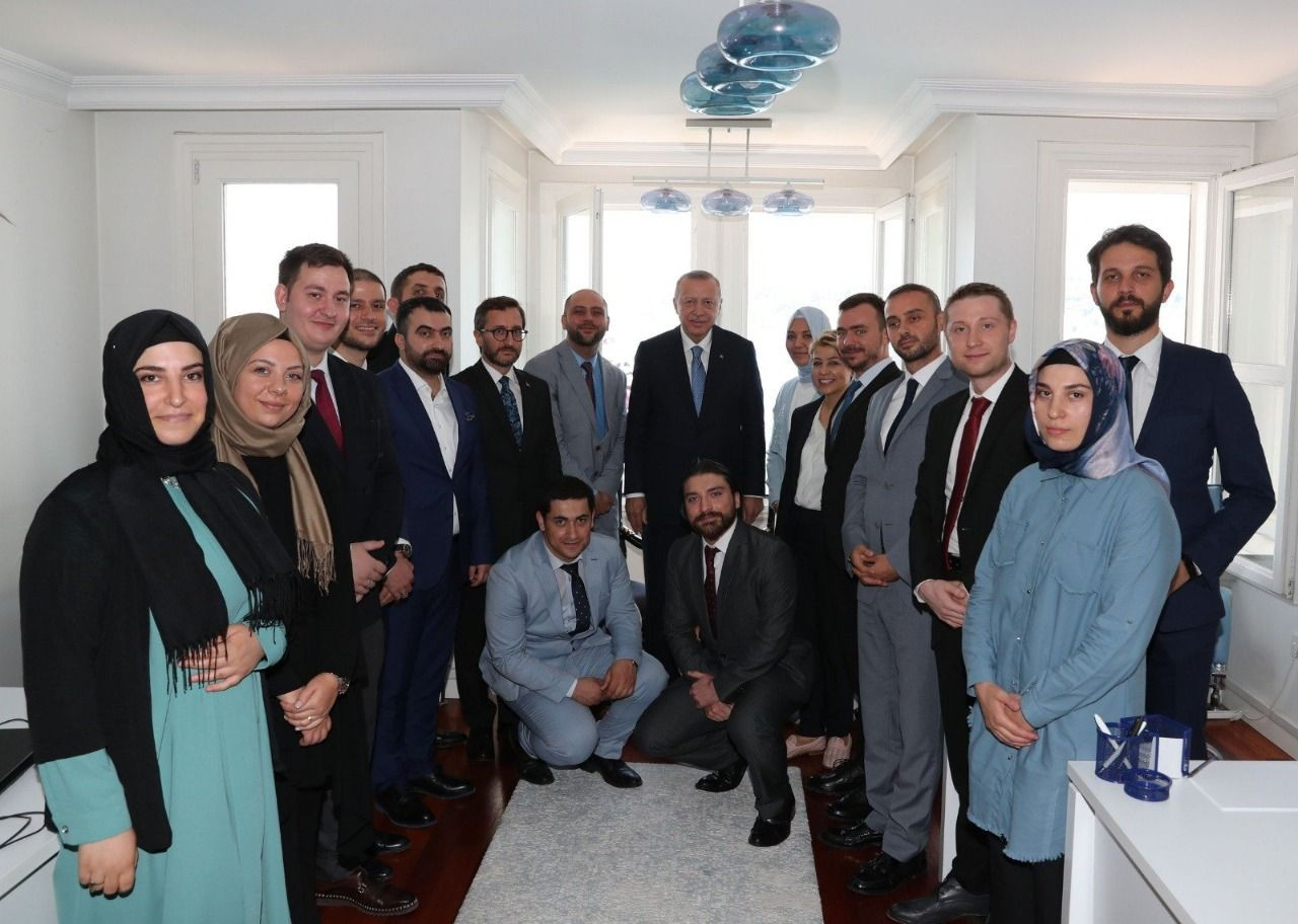 Karar yazarı Beki: Asıp kesen Pelikan ekibi dut yemiş bülbüle döndü - Resim: 1