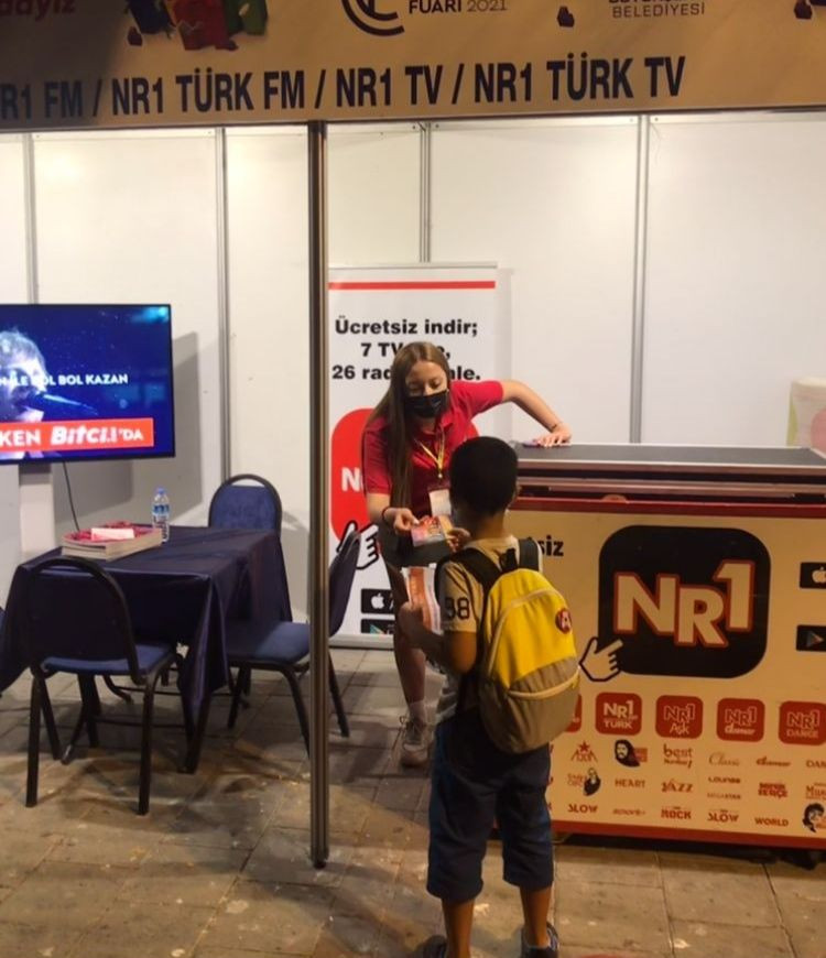 Number One 90. İzmir Enternasyonal Fuarı'nda Dinleyenleriyle Buluşuyor - Resim: 1