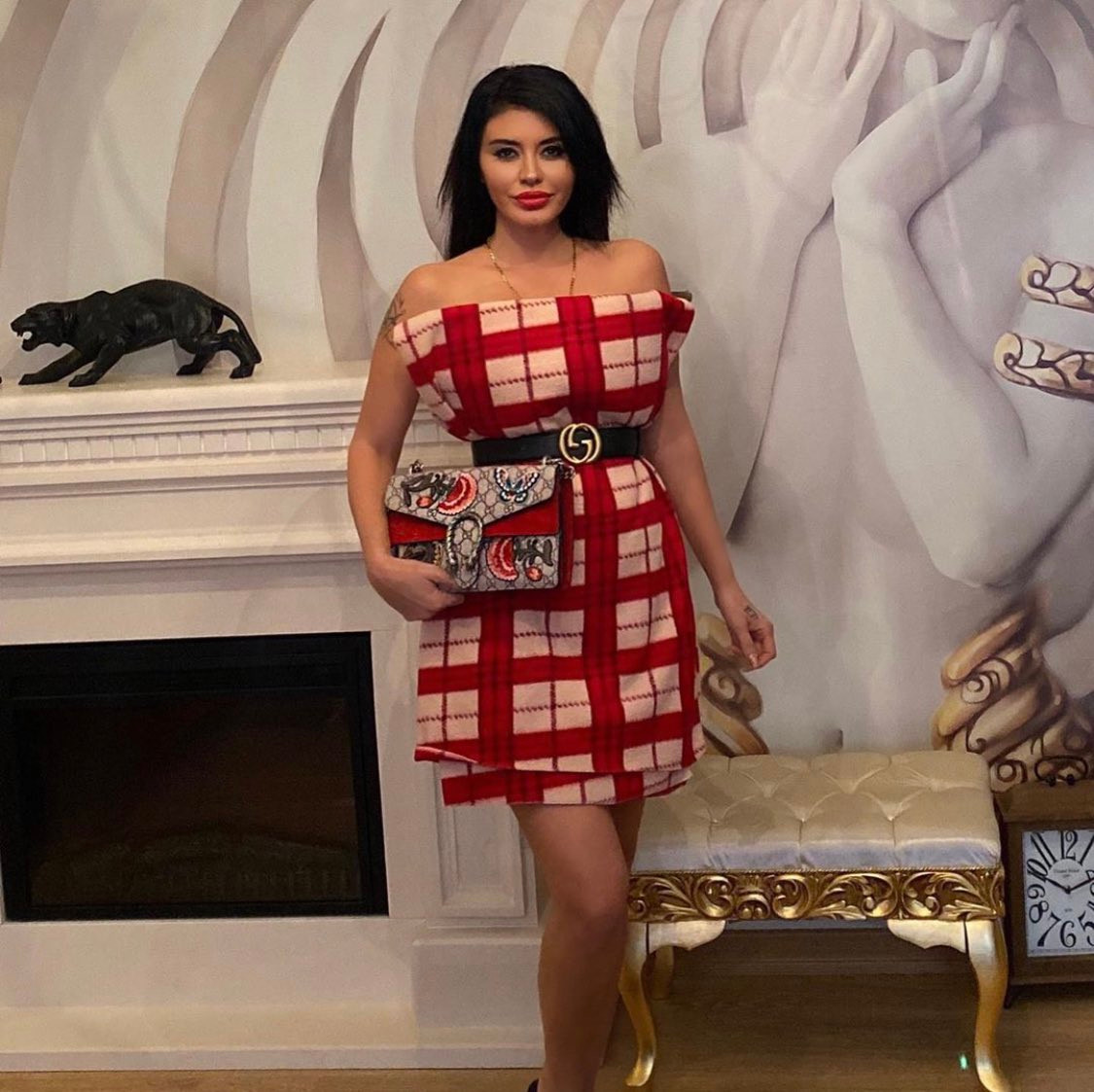 Ebru Polat yastık modasını yanlış anladı - Resim: 2