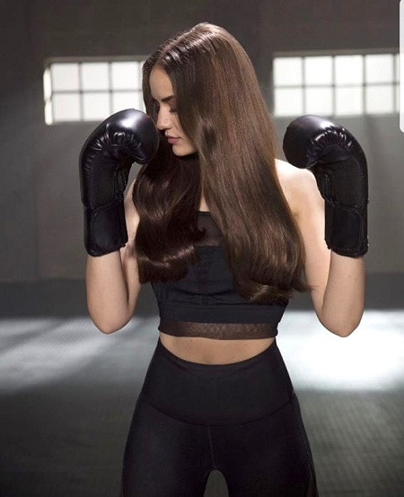 Fahriye Evcen rus modele boks pozuyla meydan okudu - Resim: 1