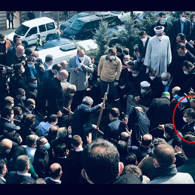 Bakan Koca Soylu'nun Annesinin Cenaze töreninde Nasıl Gizlendi? - Resim: 1