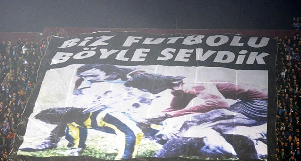 Trabzonspor taraftarından ilginç Fenerbahçe pankartı - Resim: 1