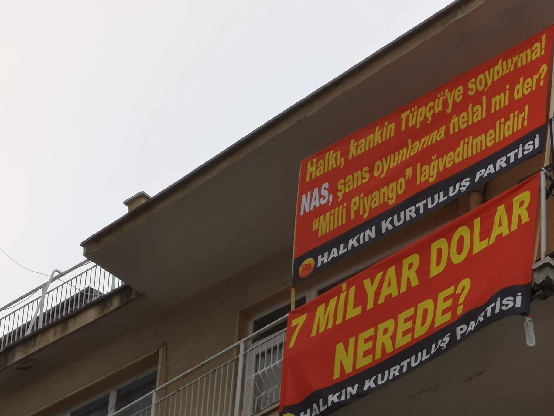 Erdoğan ve Demirören'i Kızdıracak Pankart - Resim: 1