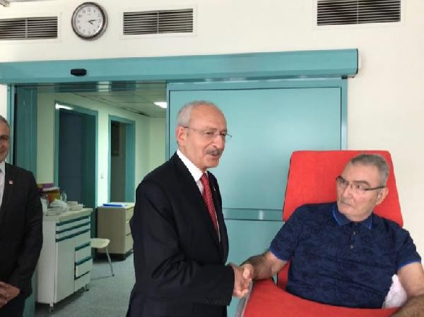 CHP Genel Başkanı Kemal Kılıçdaroğlu'ndan Deniz Baykal'a bayram ziyareti - Resim: 1