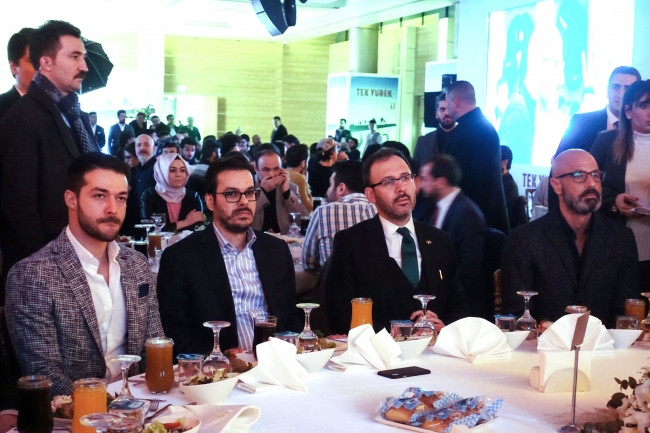 Tek Yürek dizisinin ilk bölümünü tüm oyuncular birlikte izledi - Resim: 1