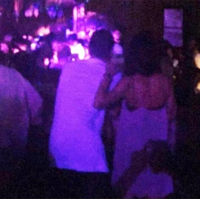 Yasak aşk dedikodularını cevapsız bırakan Beren Saat mutluluk pozu verdi - Resim: 1