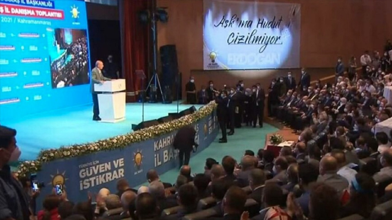 Erdoğan'ın Katıldığı Toplantıda Hudut Pankartı Dikkat Çekti! - Resim: 2