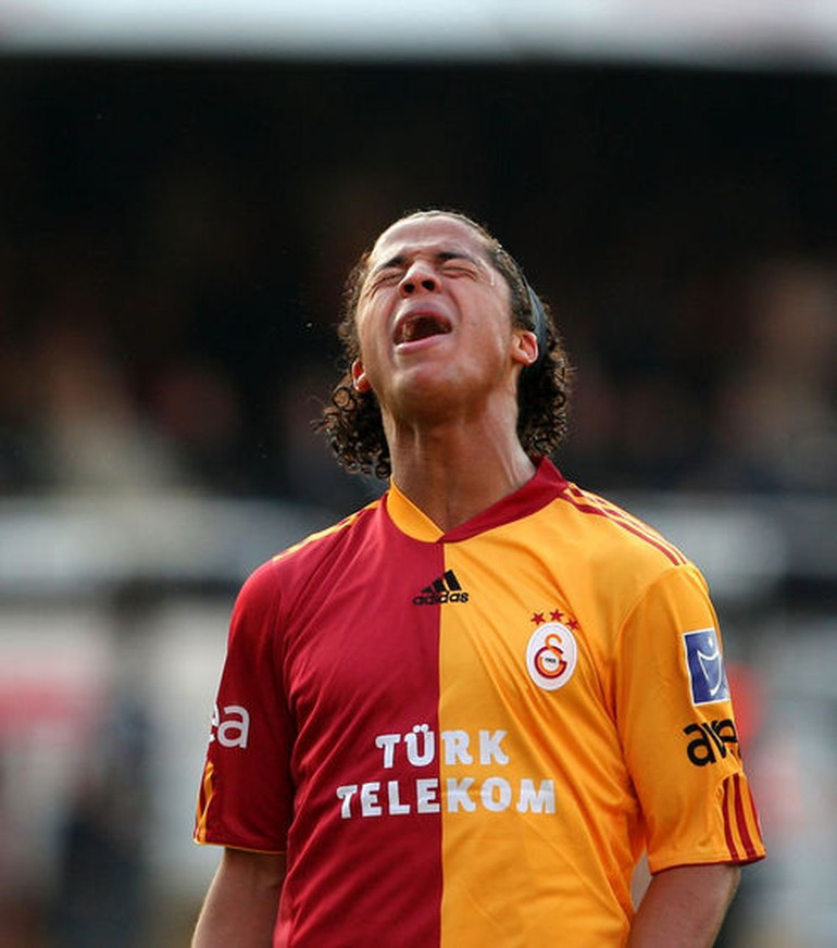 Galatasaray'ın eski yıldız futbolcusu seks kasetiyle tehdit edildi - Resim: 1