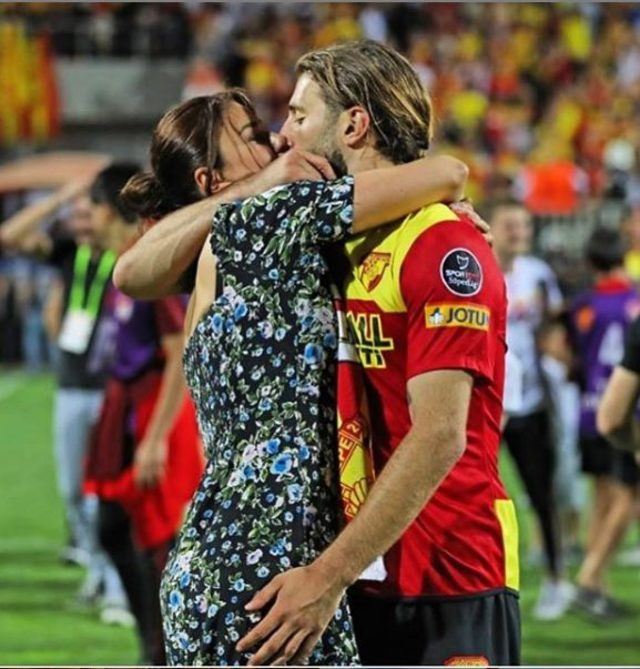 Göztepe maçına Ebru Şancı'nın öpücüğü damga vurdu - Resim: 1