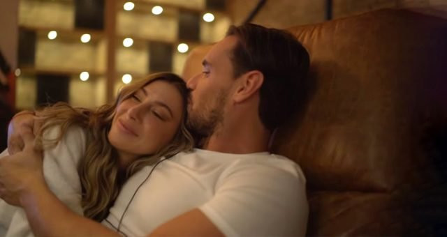 Guido Senia Şeyma Subaşı’nı öpücüklere boğdu - Resim: 1