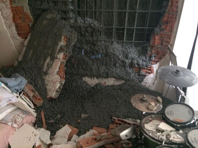 Ünlü oyuncunun evi yıkıldı! Kardeşi son anda kurtuldu - Resim: 2