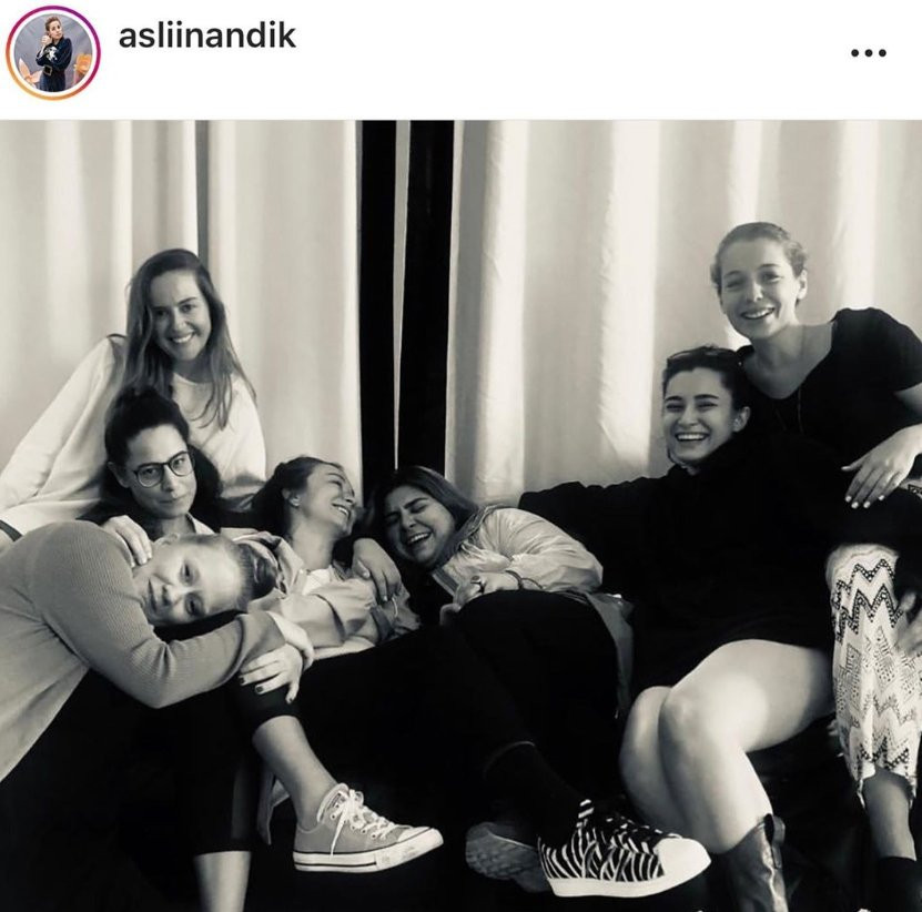 Hande Doğandemir'den bacak ayarı: Arkadaşı paylaşınca gerçek ortaya çıktı - Resim: 1