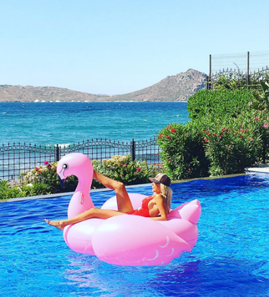 Hande Acar’ın havuz keyfi - Resim: 1