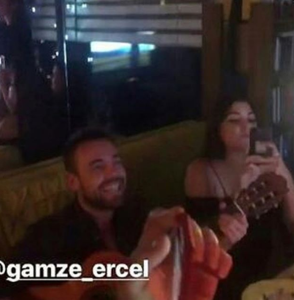 Hande Erçel ve Murat Dalkılıç ilk kez birlikte görüntülendi - Resim: 1