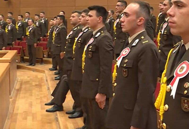 Harbiye'de Atatürk'e saygısızlık: Ayağa kalkmadılar - Resim: 1