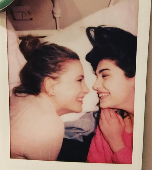 Hazar Ergüçlü’den Serenay Sarıkaya’ya kızkardeş göndermesi! - Resim: 1