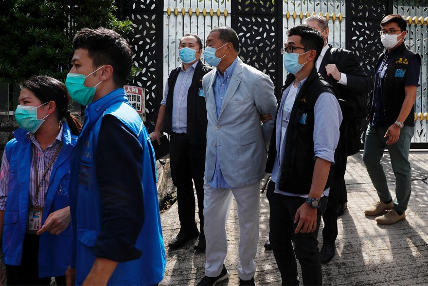 Apple Daily'e polis baskını: Sahibini gözaltına aldılar! - Resim: 1