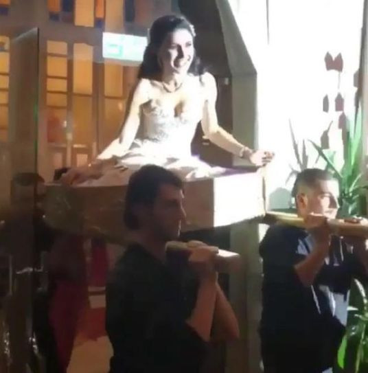 Mert Fırat kına gecesinden sonra eski sevgilisi İlksen Başarır ile buluştu - Resim: 3