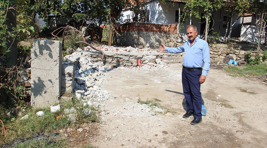 Tayini çıkan imam cami lojmanını balyozla yıkıp gitti - Resim: 2