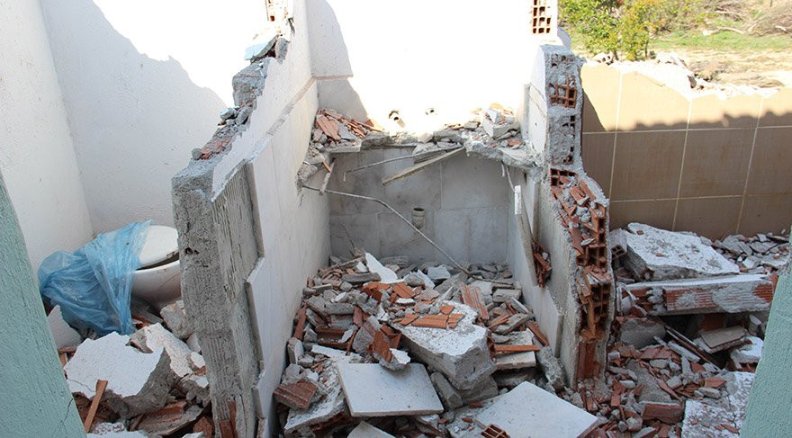 Tayini çıkan imam cami lojmanını balyozla yıkıp gitti - Resim: 3