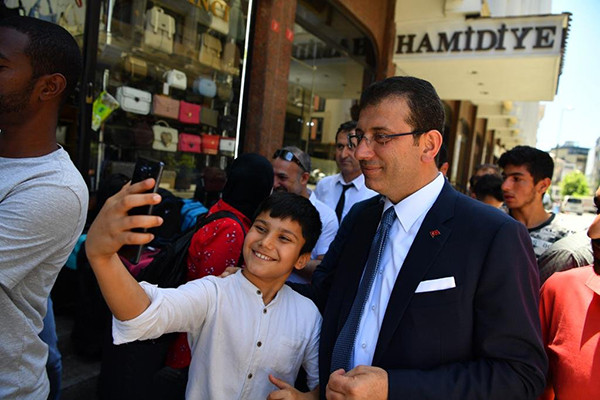 İmamoğlu’nun tramvay yolculuğunda ilginç görüntü - Resim: 2