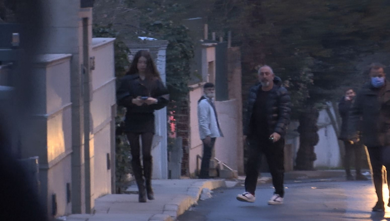 Cem Yılmaz Genç Sevgilisiyle Yakalandı - Resim: 1