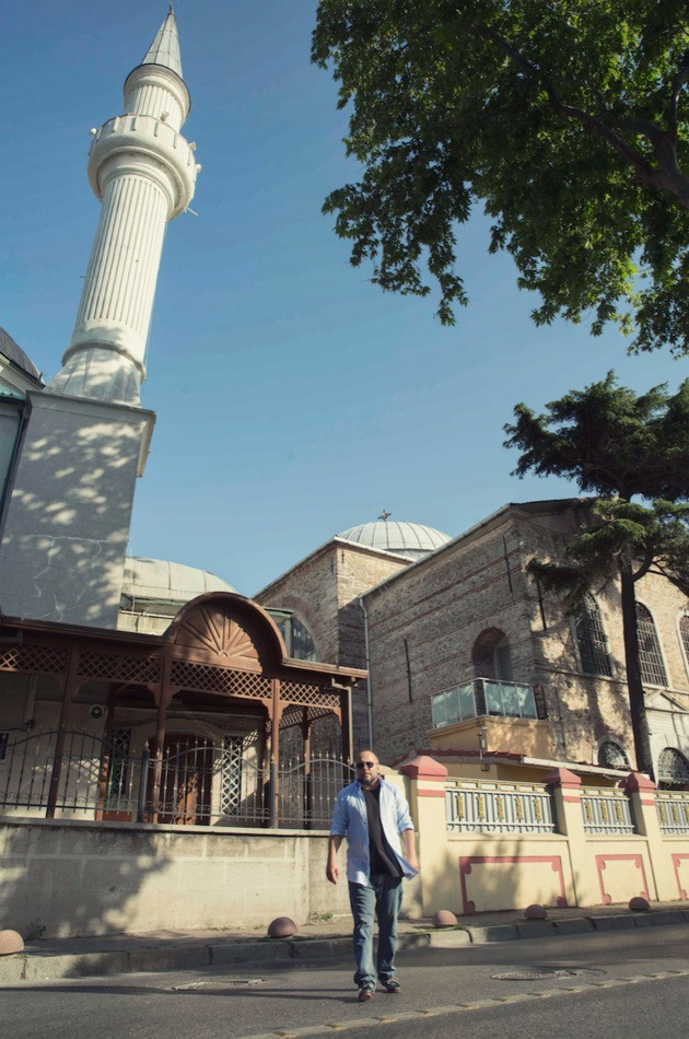 İzzet Çapa Hürriyet'ten kırgın ayrılmıştı, Huffington Post'a transfer oldu - Resim: 1